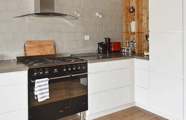 8 Person Holiday Home in Lesund - Foto 7