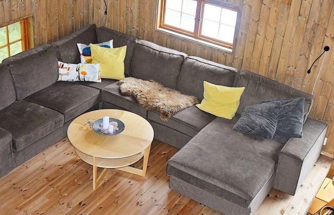 8 Person Holiday Home in Lesund - Foto 13