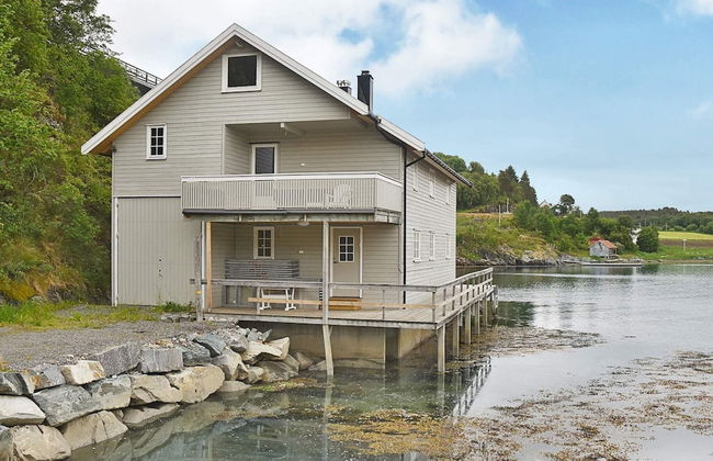 8 Person Holiday Home in Lesund - Foto 26
