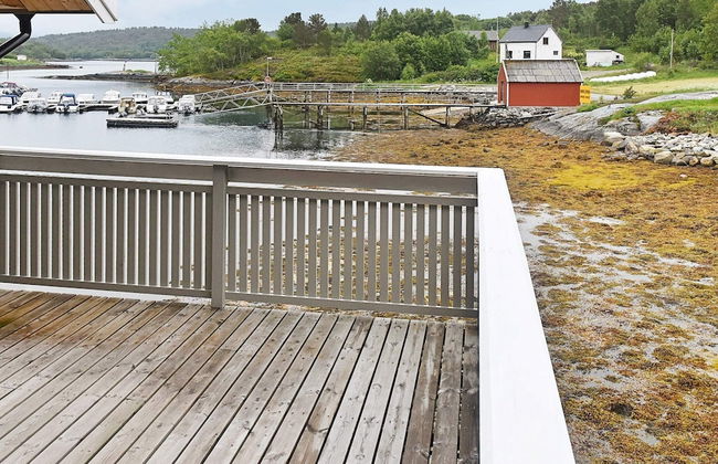 8 Person Holiday Home in Lesund - Foto 27