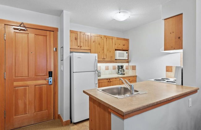 TOP FLOOR in Panorama Resort | TRUE Ski In/Out | Indoor Access to Pool & HotTubs - Foto 4
