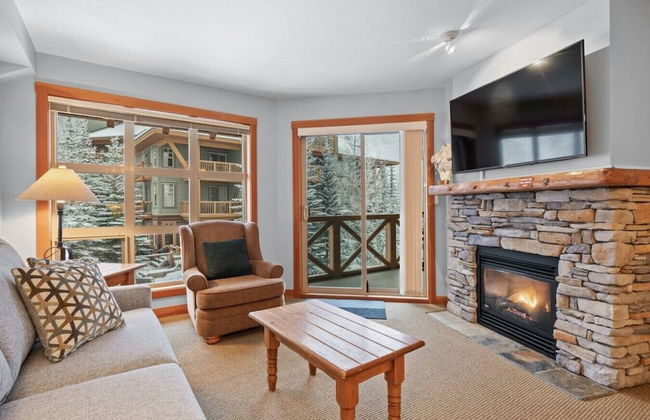 TOP FLOOR in Panorama Resort | TRUE Ski In/Out | Indoor Access to Pool & HotTubs - Foto 7