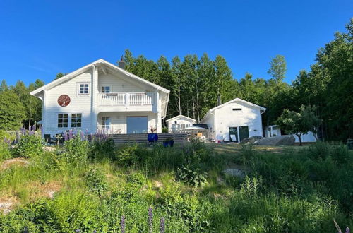 Photo 35 - Stunning 8-bed Cabin at Lake Skagern