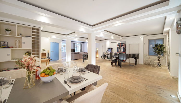 Photo 1 - Exquisite 2400sqft 3 Bed Brick Lane Pad