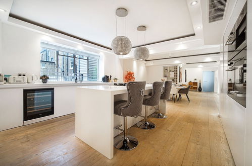 Photo 3 - Exquisite 2400sqft 3 Bed Brick Lane Pad