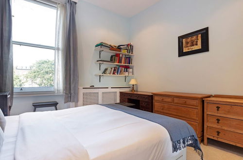 Photo 6 - Gorgeous 1 Bedroom in Earl's Court With Vintage Furniture