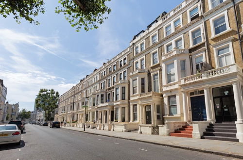 Photo 23 - Gorgeous 1 Bedroom in Earl's Court With Vintage Furniture