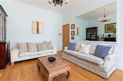 Foto 14 - Gorgeous 1 Bedroom in Earl's Court With Vintage Furniture