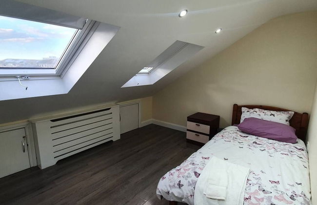 Lovely 5-bed House in Essex - Photo 31