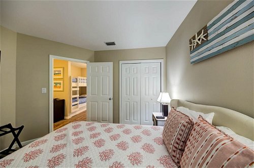 Foto 6 - Luxury Condo in the Action of Orange Beach With Pool and Beach Access