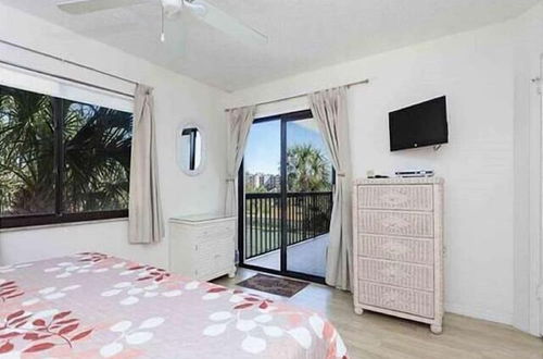 Photo 2 - 2 Bed, 2 Bath, Upgraded, Pool View - Ocean Village Club E35