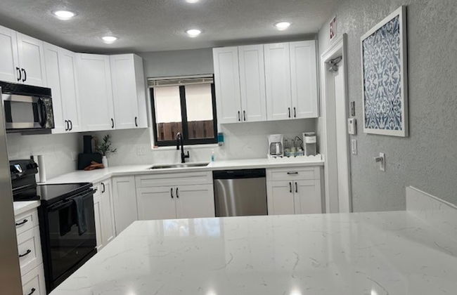Stunning 3-bed House in Hollywood With hot tub - Foto 10