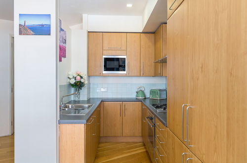 Photo 18 - Spacious 2-bedroom Apartment in Mayfair