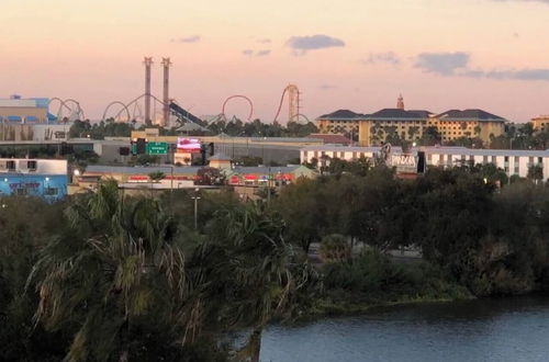 Photo 18 - Lake & Pool View 1 Mile From Universal