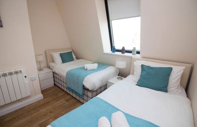 Stayzo Castle Penthouse 18- A Clean Fresh Modern Apartment With Free Wi-fi - Foto 18
