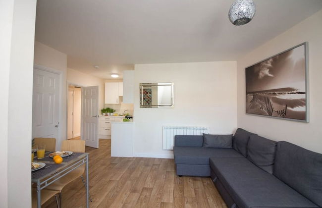 Stayzo Castle Penthouse 18- A Clean Fresh Modern Apartment With Free Wi-fi - Foto 5