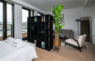Foto 2 - Immaculate New Studio Apartment in Canary Wharf