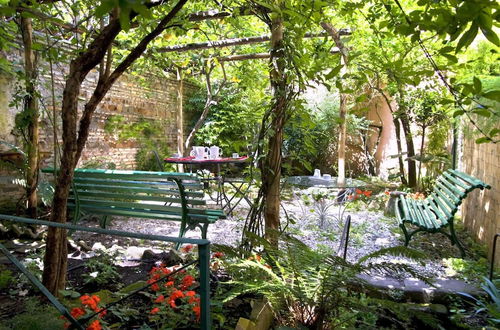 Foto 1 - Rome With a Garden Delightful 1 Bedroom Apartment With Private Garden in Historic Trastevere