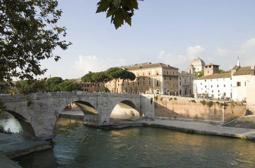 Photo 25 - Rome With a Garden Delightful 1 Bedroom Apartment With Private Garden in Historic Trastevere