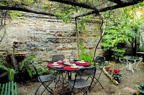 Photo 19 - Rome With a Garden Delightful 1 Bedroom Apartment With Private Garden in Historic Trastevere