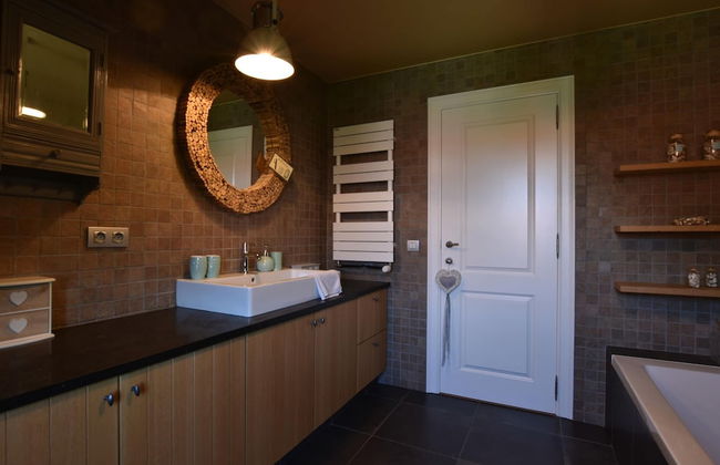 Tasteful Mansion in Lichtervelde with Hot Tub - Photo 19