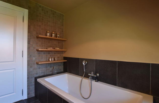 Tasteful Mansion in Lichtervelde with Hot Tub - Photo 16