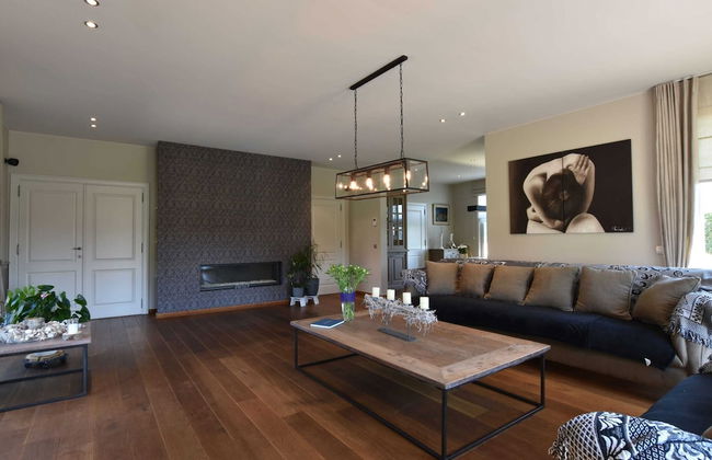Tasteful Mansion in Lichtervelde with Hot Tub - Photo 12