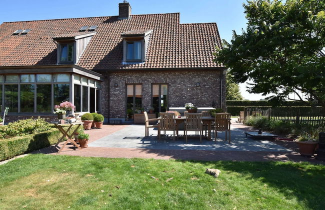 Tasteful Mansion in Lichtervelde with Hot Tub - Photo 1