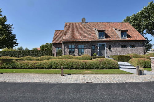 Photo 36 - Tasteful Mansion in Lichtervelde with Hot Tub