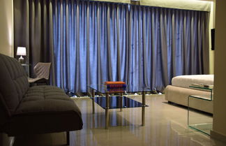 Foto 2 - 24K Athena Suites