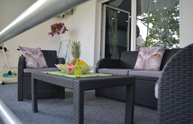 Green-beautiful Modern Apt. With Balcony & Garden - Foto 12