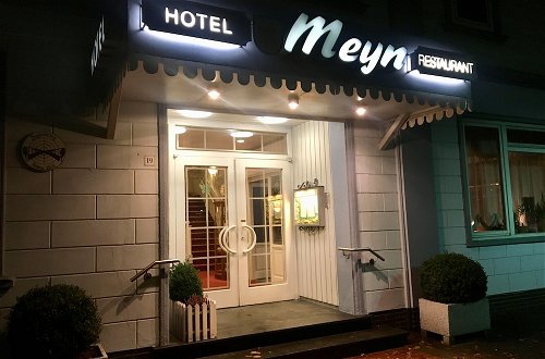 Photo 2 - Meyn's Apartments & Hotel