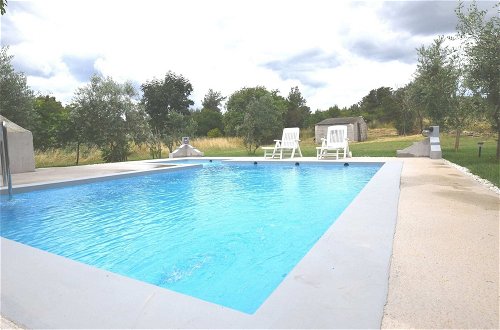 Foto 14 - Apartment in Holiday Home With Private Pool