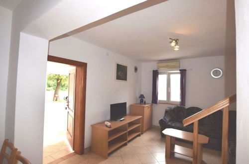 Photo 2 - Apartment in Holiday Home With Private Pool, Garden With Grill, Airco and Wifi