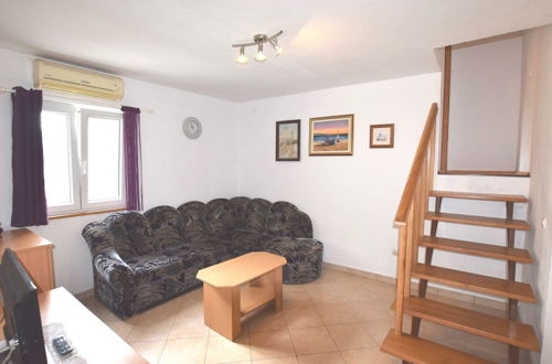 Photo 10 - Apartment in Holiday Home With Private Pool, Garden With Grill, Airco and Wifi