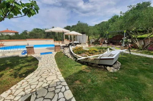 Photo 41 - Robi- Swimming Pool and Beautiful Garden - A2-crveni