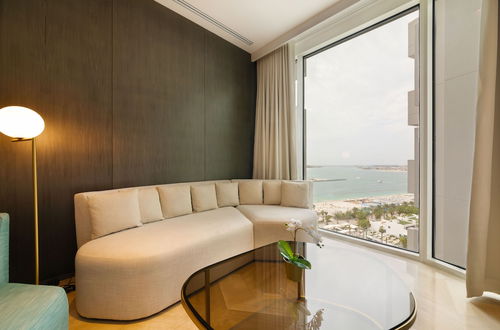 Photo 16 - Maison Privee - Luxury Sea View Apt in FIVE Resort on The Palm