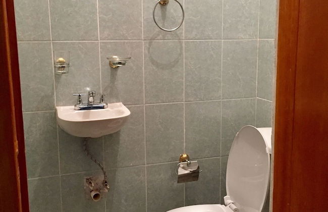 2 Bedroom House - Photo 9