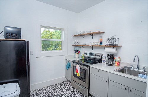 Photo 5 - Embrace Tranquility 1br/1ba Near Downtown