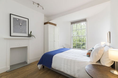 Photo 8 - JOIVY Smart 3 bed Flat in Islington, Close to Angel Tube