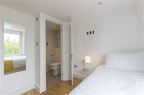 Photo 19 - ALTIDO Smart 3 bed Flat in Islington, Close to Angel Tube