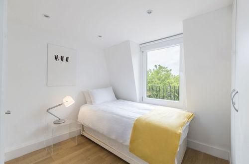 Photo 11 - ALTIDO Smart 3 bed Flat in Islington, Close to Angel Tube