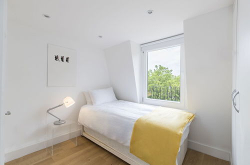 Photo 11 - JOIVY Smart 3 bed Flat in Islington, Close to Angel Tube