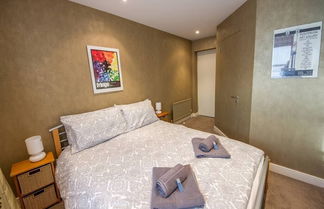 Photo 3 - Contemporary Holyrood Apartment