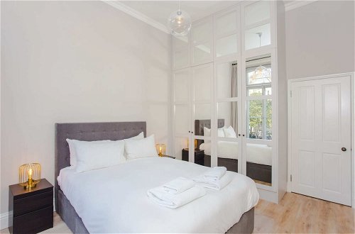 Photo 2 - Modern & Spacious 1 Bedroom Apartment in London