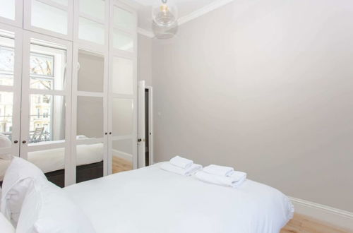 Photo 4 - Modern & Spacious 1 Bedroom Apartment in London