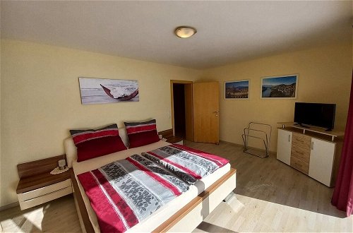 Foto 10 - Sunlit Apartment near Ski Area in Walchen