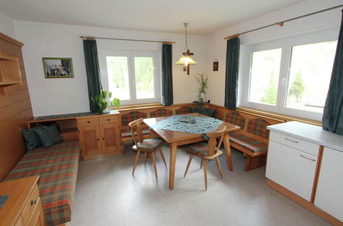 Foto 7 - Home With a Wooden Decor and Full of Atmosphere