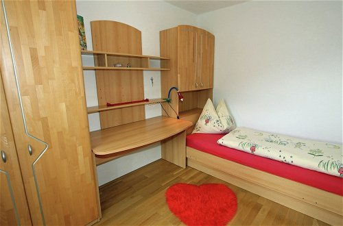 Foto 4 - Home With a Wooden Decor and Full of Atmosphere