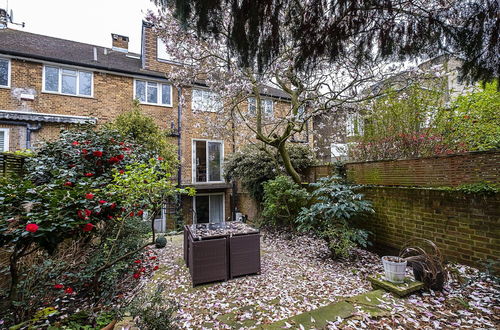 Photo 16 - The Porchester Gardens - Modern & Bright 4bdr With Garden and Parking